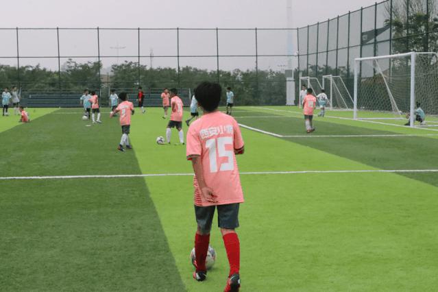 让足球爱好者的狂热,在曲江野蛮生长