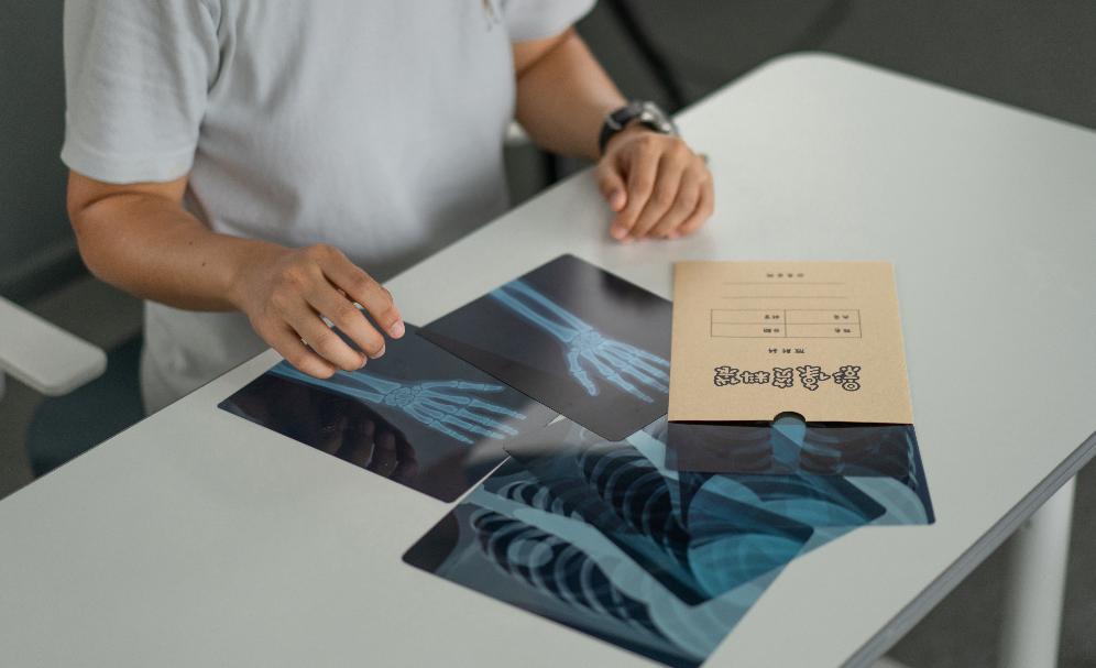 自从入了这个盒子，娃就沉迷于当医生、做手术，完全不理我