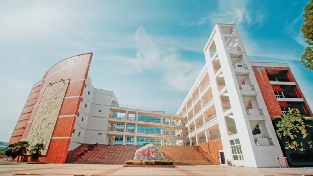 你好这里是成都翻译英文,你知道武汉商学院么