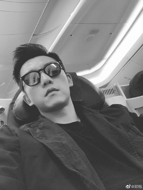 他这是中年发福了吗?