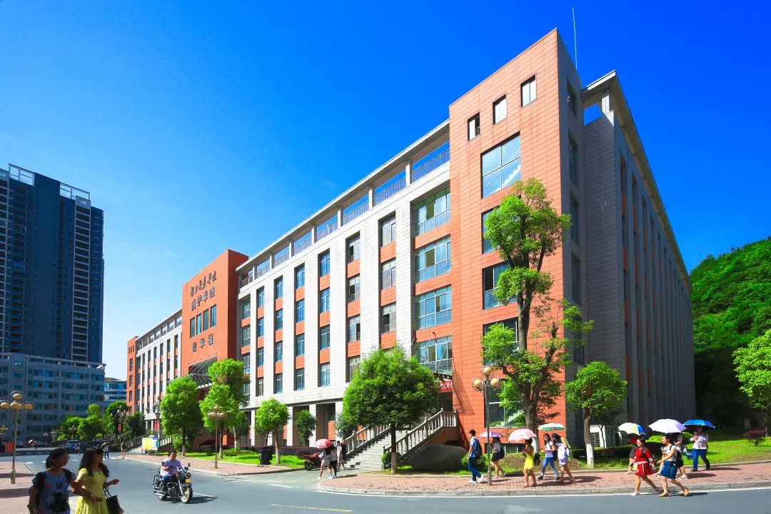 湖北医药学院有单招吗,湖北医药学院报名需要什么