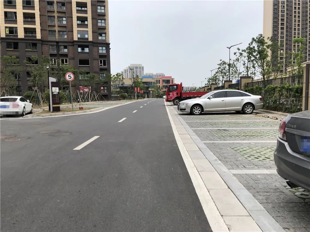 一街之隔房价多少钱一平米,一街之隔房价为何能差出8000元