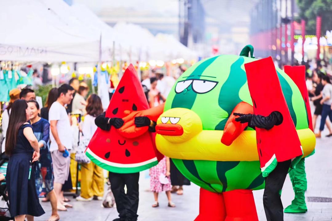 玉环头闻丨西瓜免费吃!免费送!吾悦这是什么惊天福利