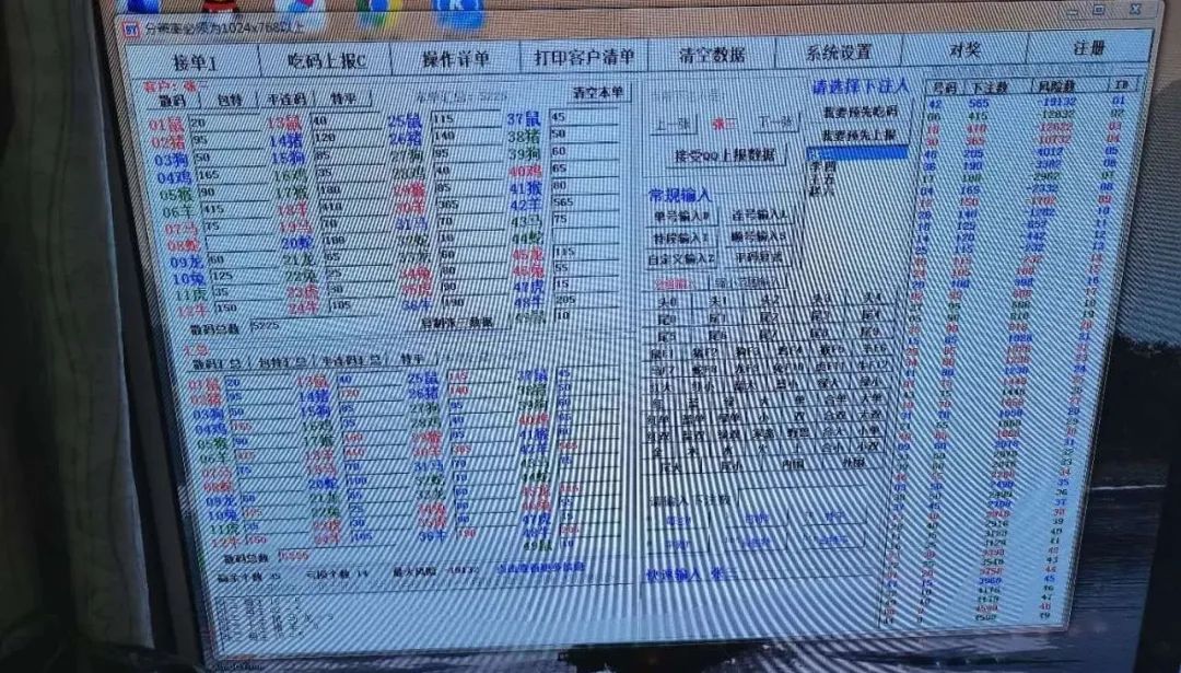 警方连续捣毁两个六合彩赌博窝点,32人被抓北湖公安捣毁一赌博窝点