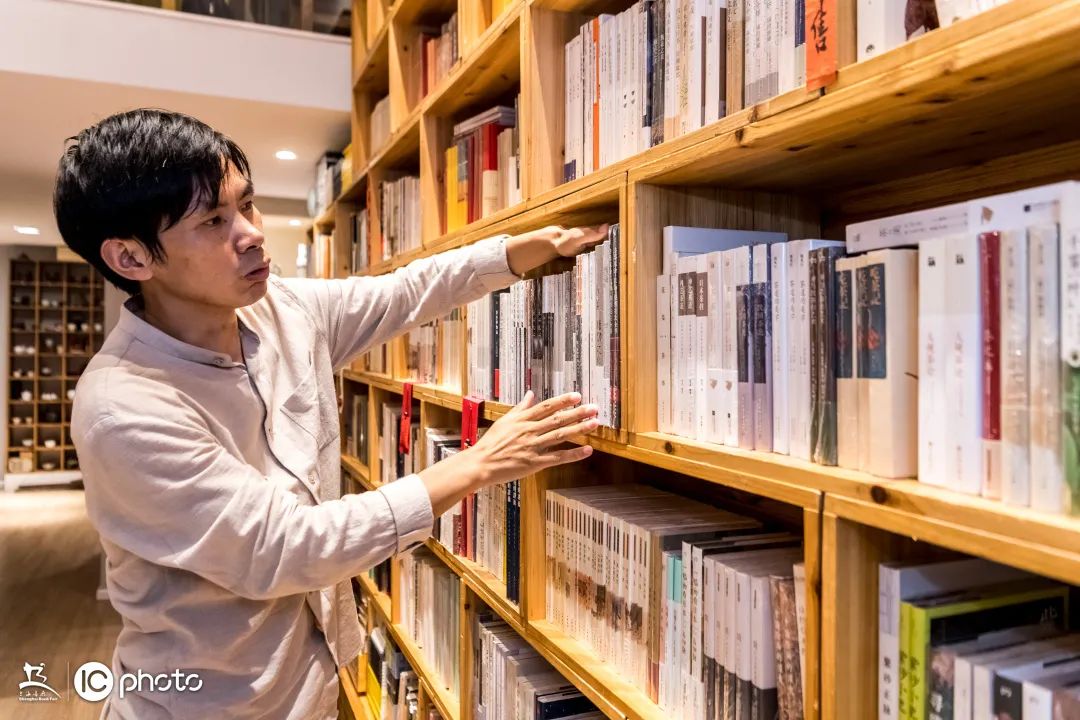 经营一家小店不需要太复杂,经营书店需要资质吗