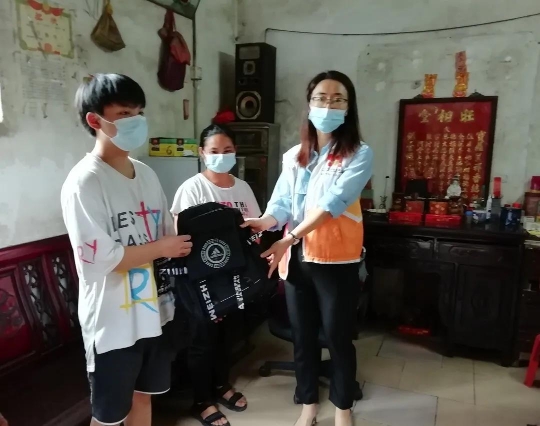 小小书房,圆了困境儿童的读书梦