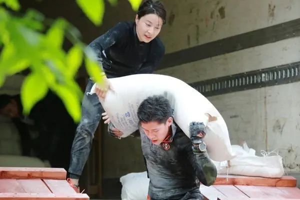 奚梦瑶自曝生活迁就何猷君,奚梦瑶哪一年跟何猷君在一起