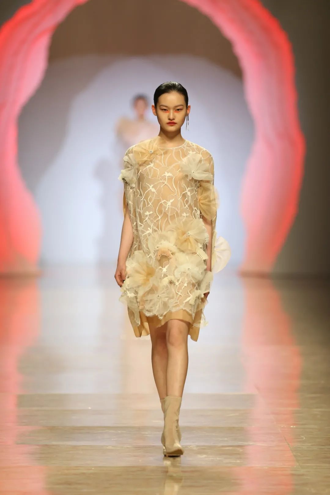 嫵WOO|诠释优雅气质，织就颈间风情