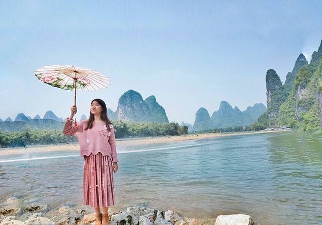 一叶轻舟过烟雨漓江全文,游览阳朔漓江诗词