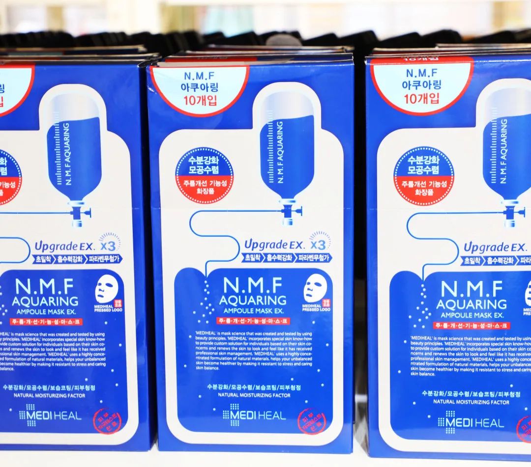 上海荟品仓阿迪达斯男款跑鞋,荟品仓城市奥莱青浦店nike