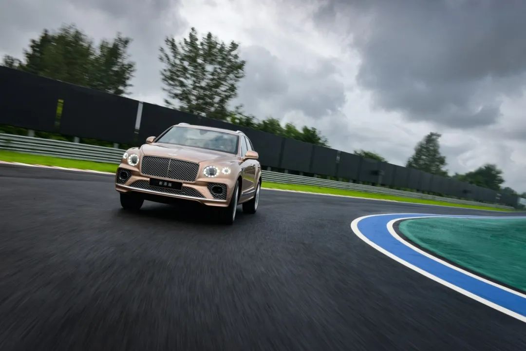 奢侈品带来自信,奢侈品彰显自己的实力