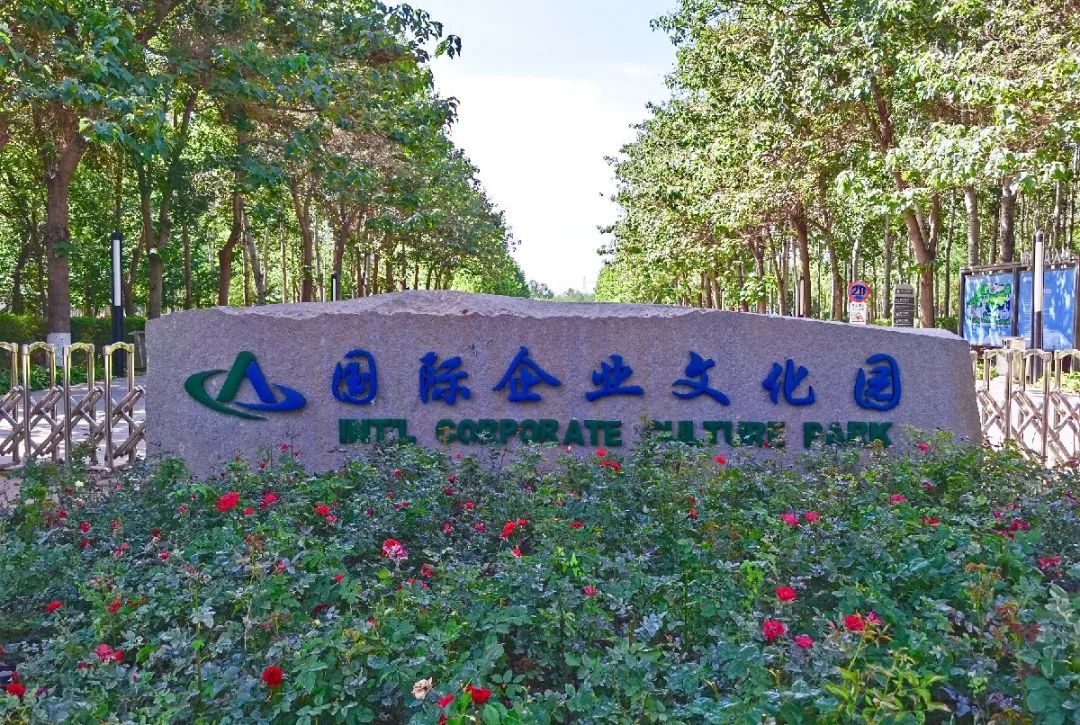 漫游古城享受惬意时光,感受大自然的气息和美景逛新城