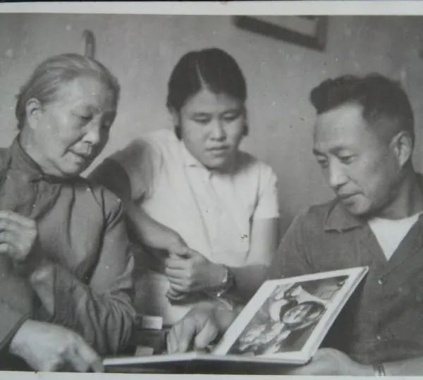 “恩师给予我的是灵魂的启蒙教育！”《我和我的老师》受热捧