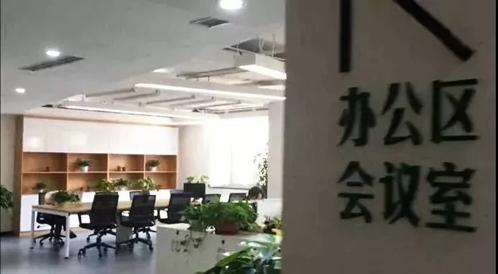 袁隆平三个儿子共生几个孙子孙女,袁隆平和两个孙女合影