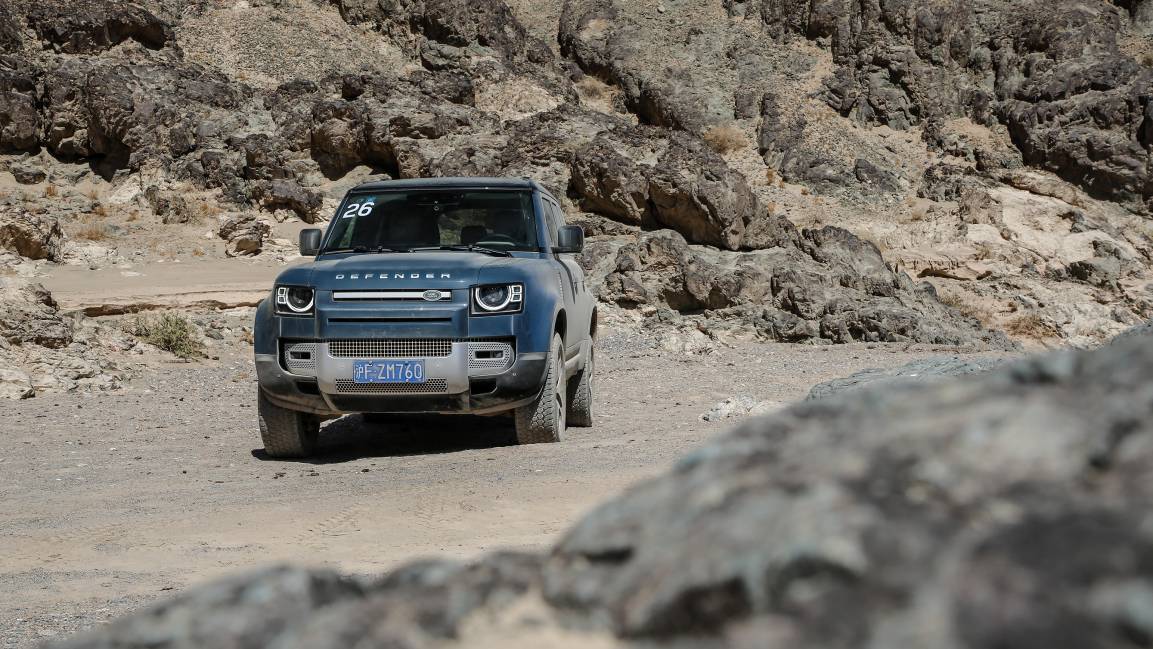 没大梁的卫士还能越野吗,越野感十足全新路虎卫士实车