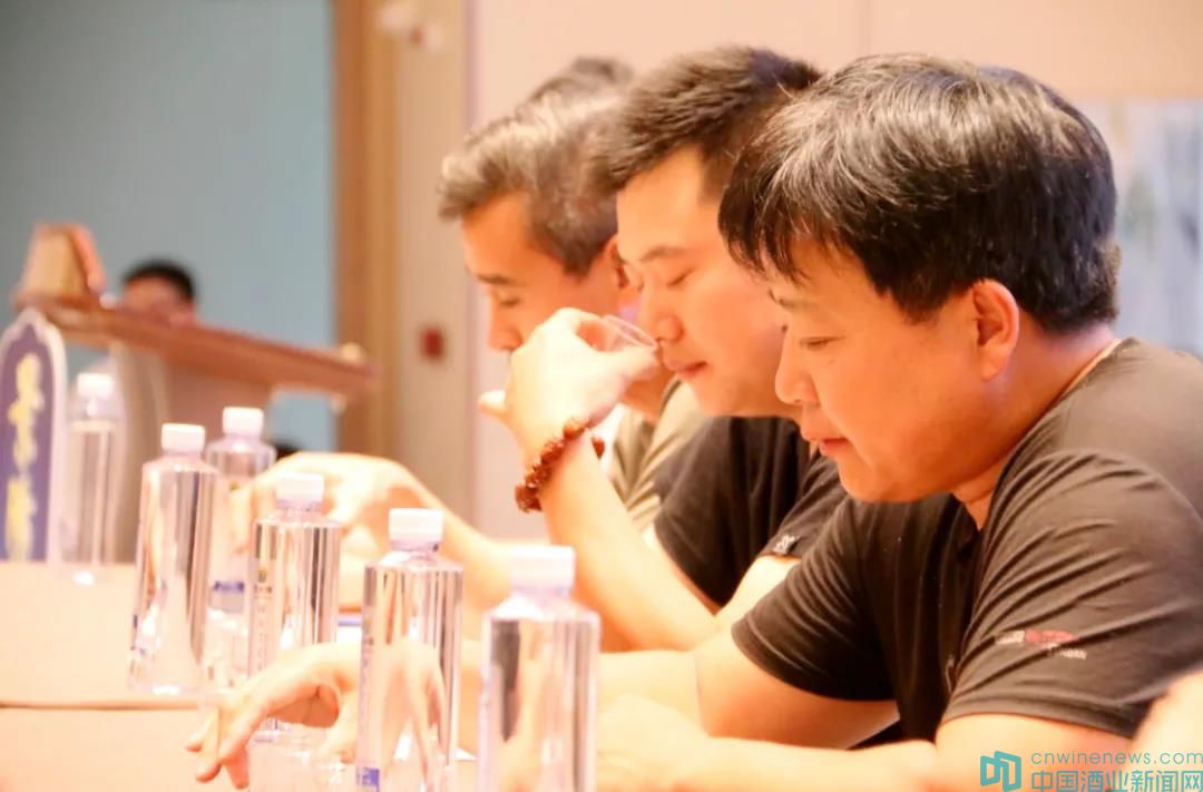 景阳春品鉴52度,景阳春品鉴