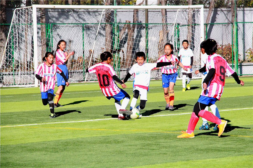 丽江年轻足球运动员在大连,丽江足球小将入选