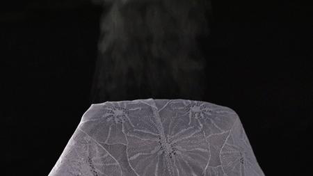 这条优雅精致、凉爽如风的蕾丝*裤内**，是你藏不住的女人味