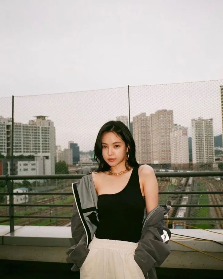 无帽卫衣虞书欣,虞书欣的衣服到底有多少钱