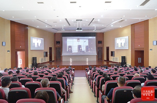 观察蚂蚁搬家的过程,蚂蚁搬家式腐败犯法吗