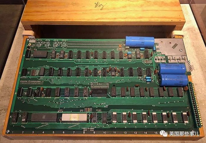 随手捡的东西居然那么值钱,随手捡到一个古董居然拍出天价