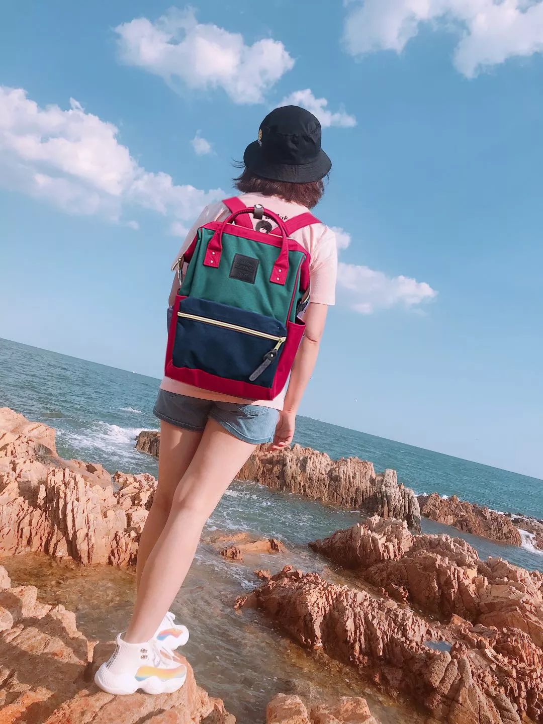 谁背火了三条杠包包,谁背了最新款的名牌包包