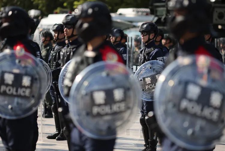 特巡警大队开展日常武装巡逻,各地公安全副武装夜间巡逻