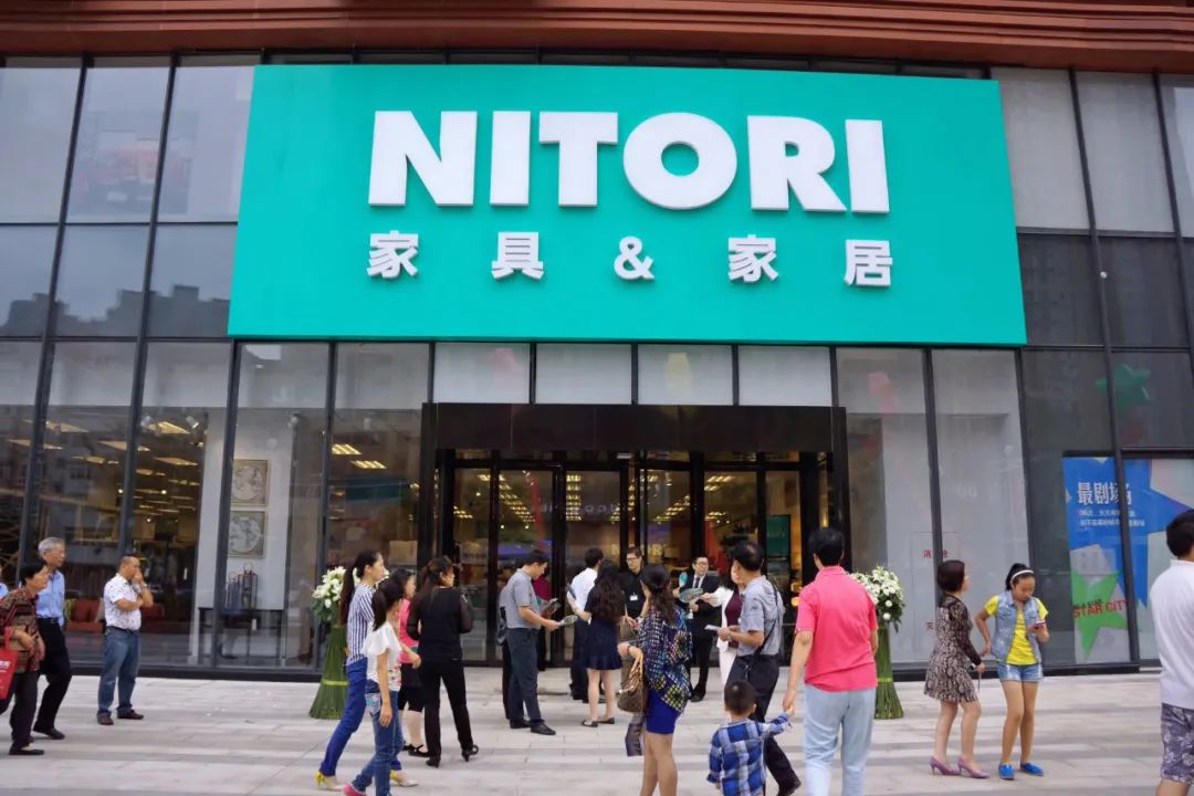 冰火两重天:三亚免税店一天卖1亿,香港药妆店游客“清零”|一周全球观察