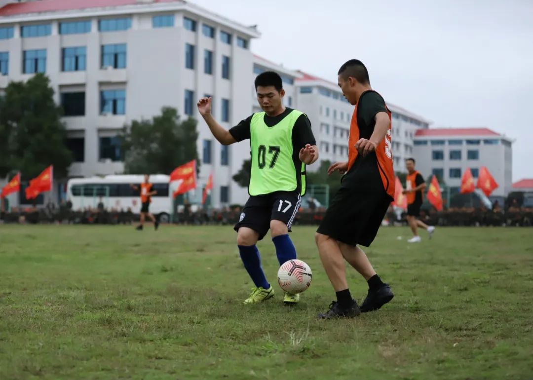 足球场上的兵哥哥,兵哥哥足球比赛