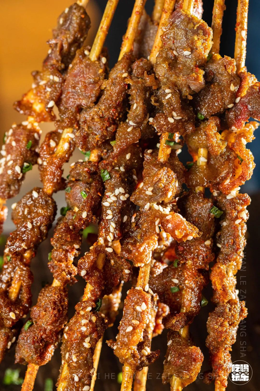 火爆10年的「山村驴庄」终于来长沙啦！扬言要用汤锅驴肉霸占长沙人的餐桌