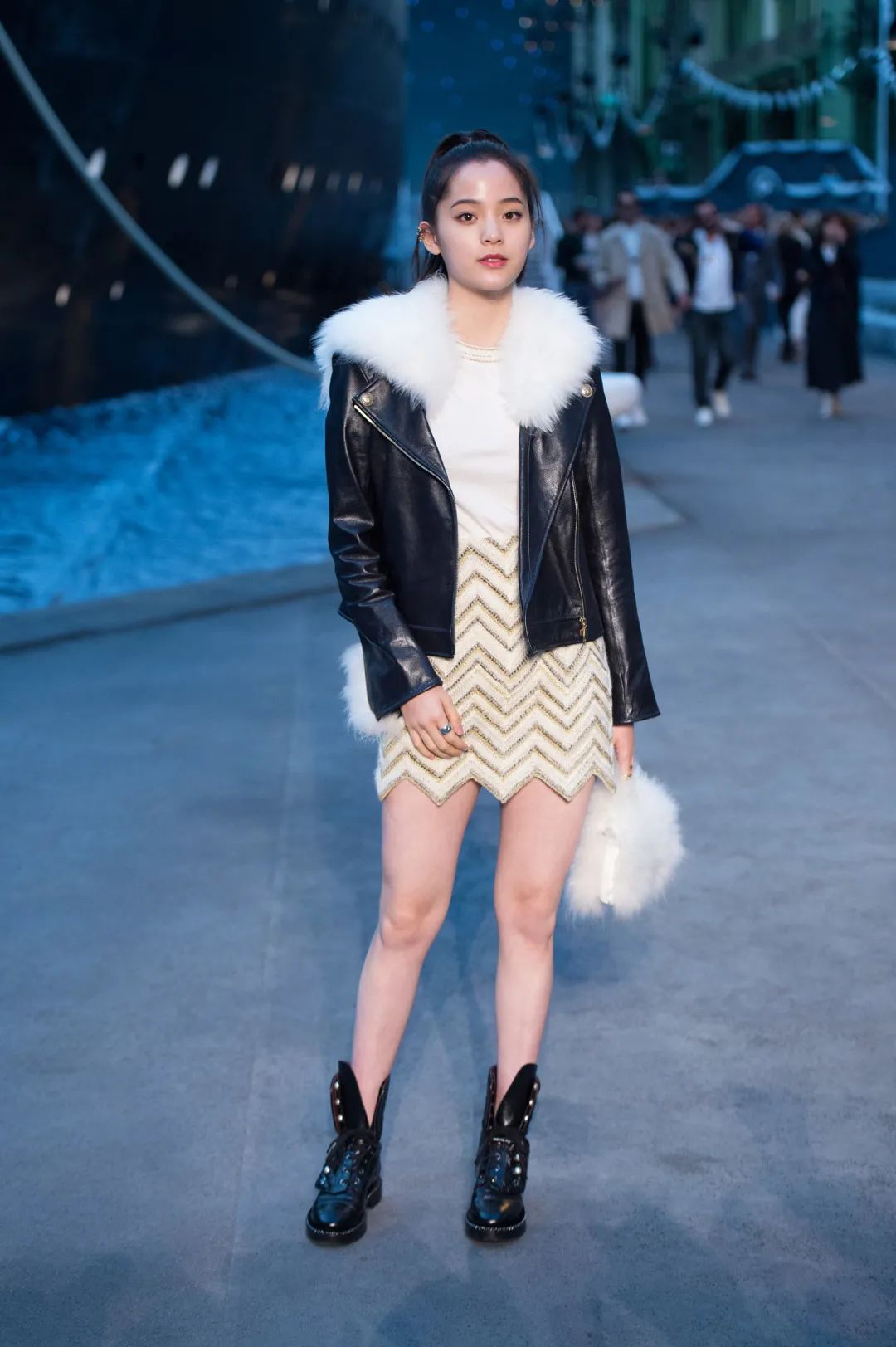 同样的预算买二手车还是新车,爆款靴子和小众靴哪个好