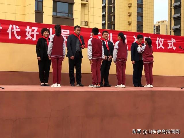 高举团旗跟党走黑板报,高举团旗跟党走主题板报