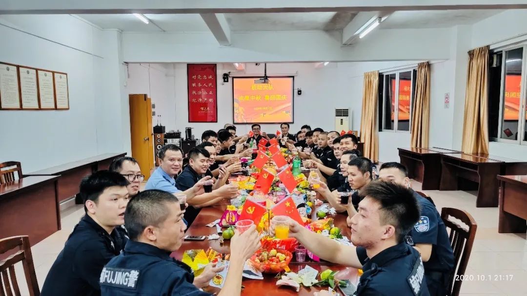 【青年民警微视角】为了奋战的战友，他每天前送数以吨计的“温暖”——走进青年民警李汝芹的一天