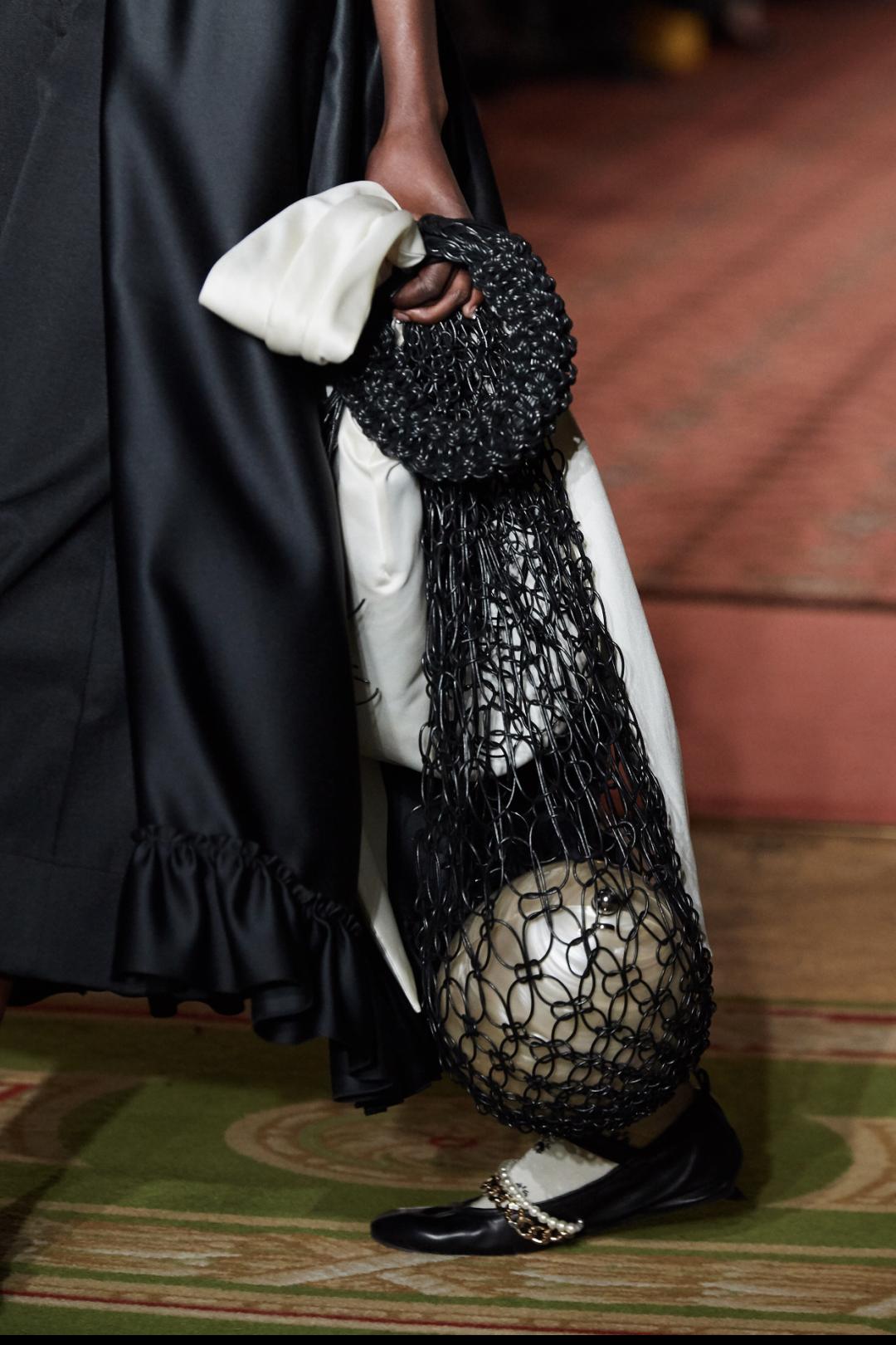 三天打鱼两天晒网｜八戒的珍珠汗衫又在时尚圈翻红了