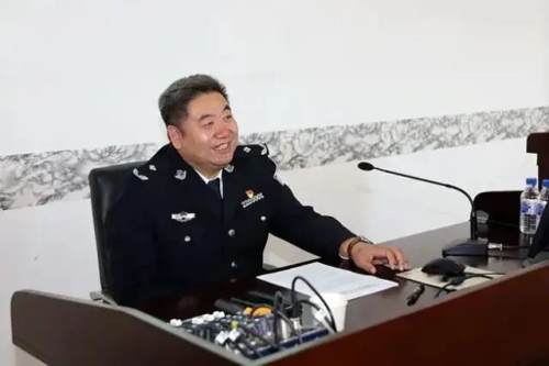 公主岭市监狱*党**委书记、监狱长叶鸿利受邀到长春城郊地区人民检察院，为该院2020年度巡回检查专班授课