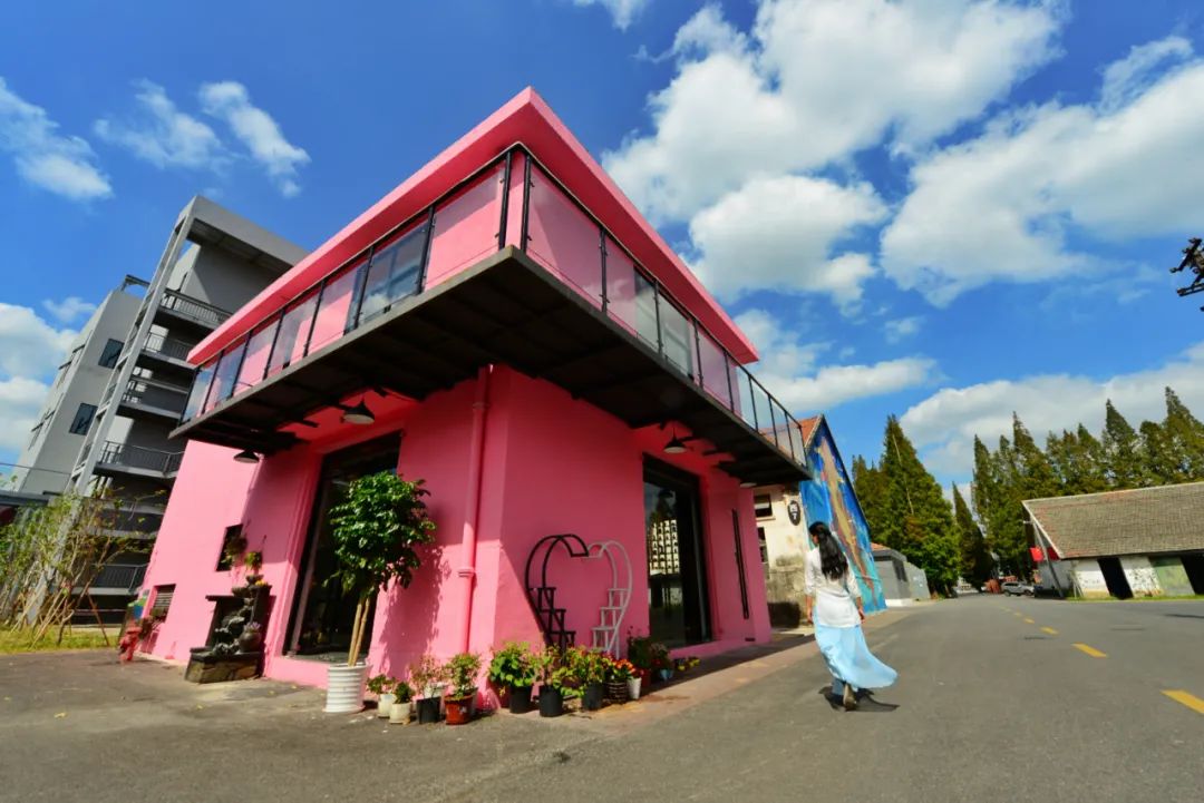 篮球场绿茵场,虹口足球场附近有篮球场