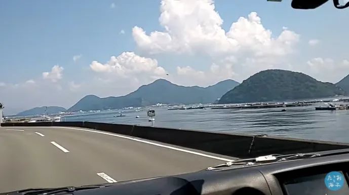 女生把破面包车改装成房车,女生把面包车改造成房车