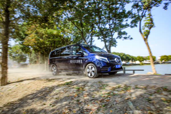 进口奔驰v级驾驶体验,奔驰v级四驱试驾视频