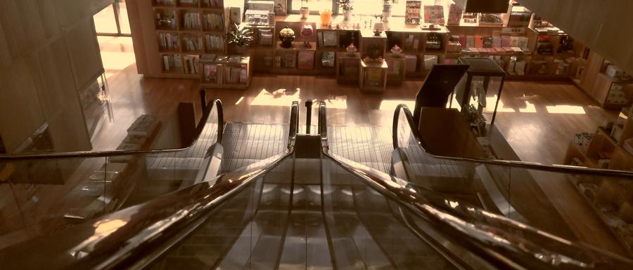 索尼xperia1iii对比苹果13promax,外观与索尼xperia1iv相似的手机