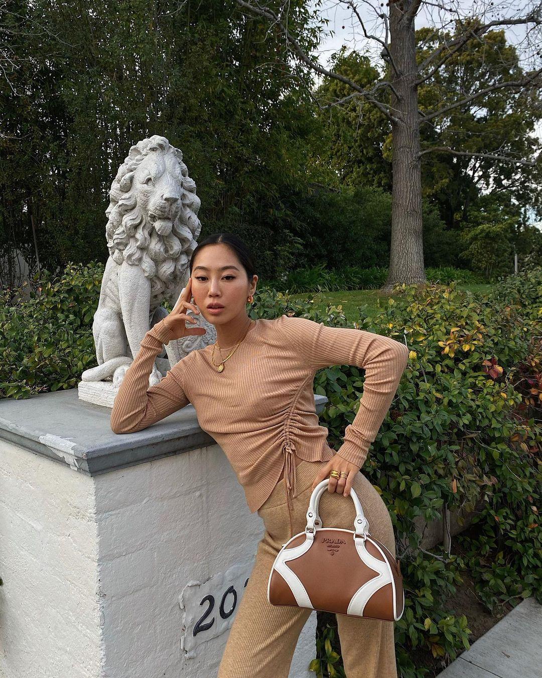 不同风格都适用的拍照姿势,拍照时永不过时的pose太经典了