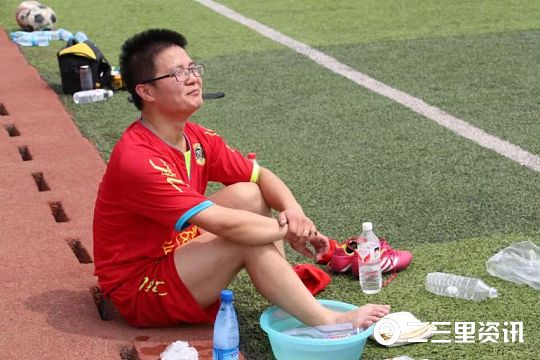 毕业18年再次回到高中母校,毕业18年后重聚校园