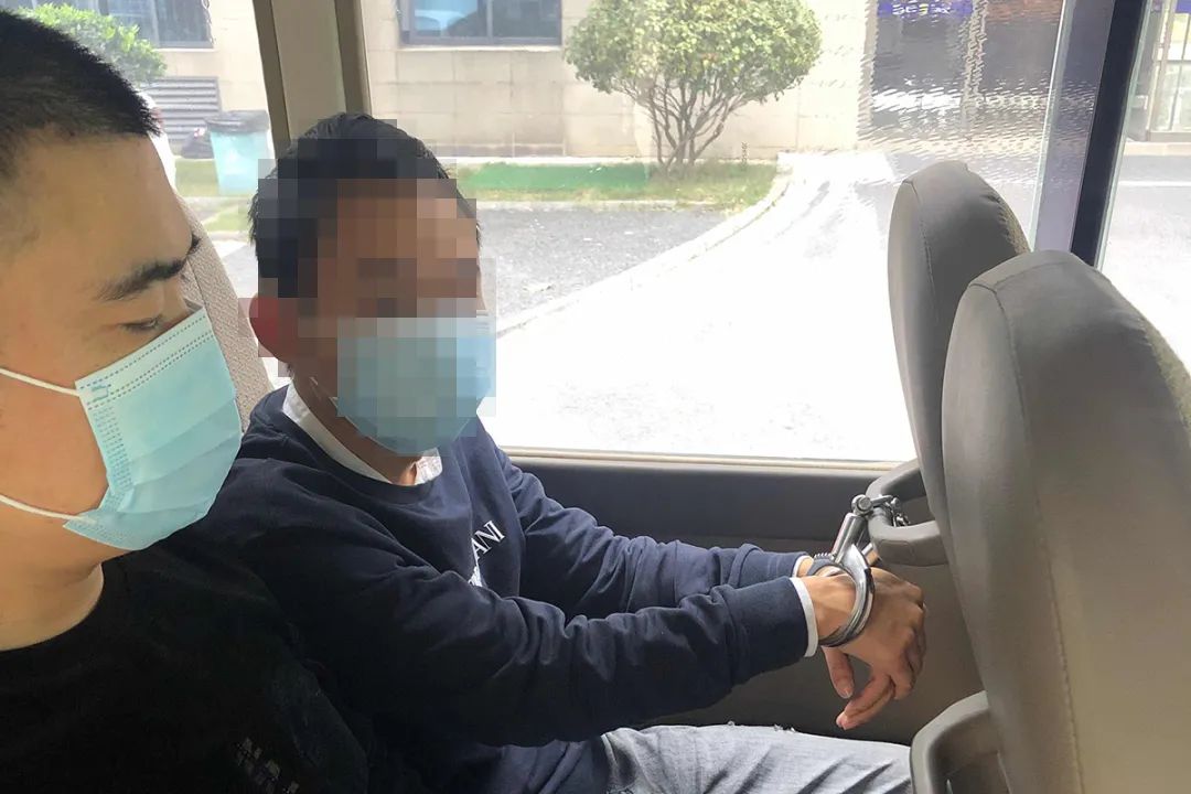 53人的炒股微信群里有52个“托”……