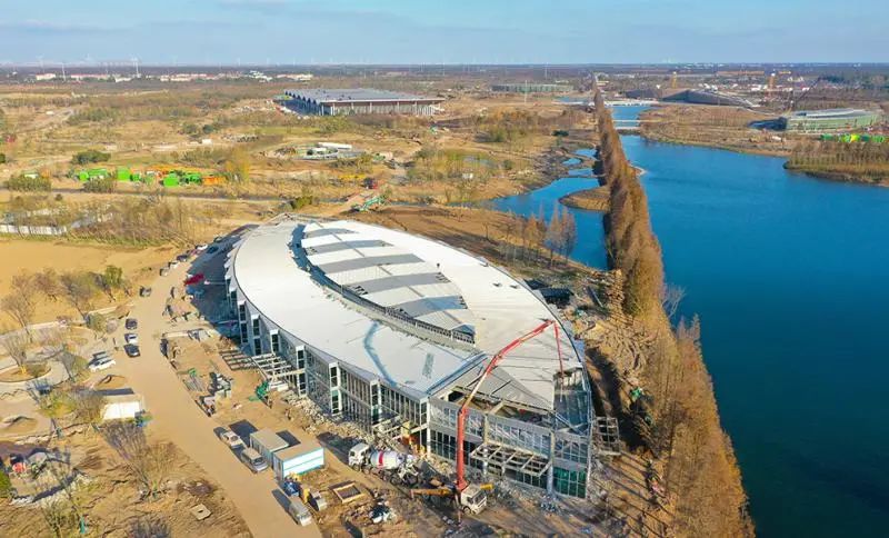 【提示】两棵“大树”迎宾！花博园主入口大门钢结构吊装完成