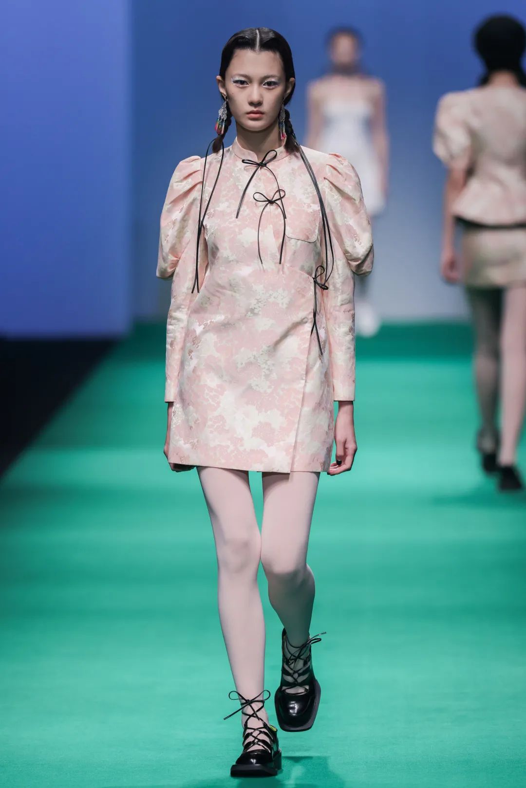 2024春夏时装周趋势,2021春夏中国国际时装周秀场精选