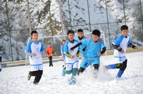 当足球遇上大雪,当足球遇见机车