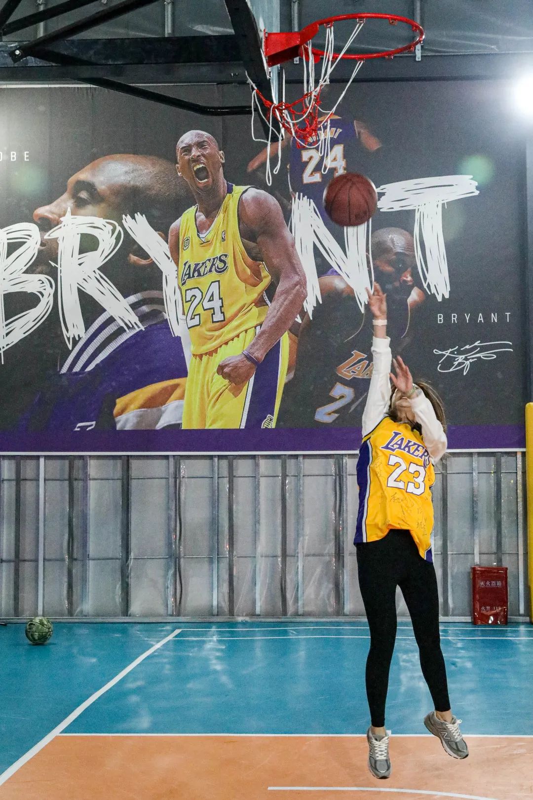 猴哥痞幼上车,猴哥痞幼走红毯