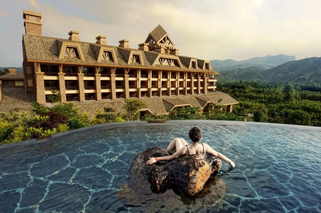 天冷就想泡温泉从化特色温泉盘点,广州增城碧桂园金叶子温泉团购