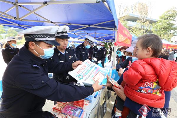 宪法宣传互动,线上线下相结合政策宣传见实效