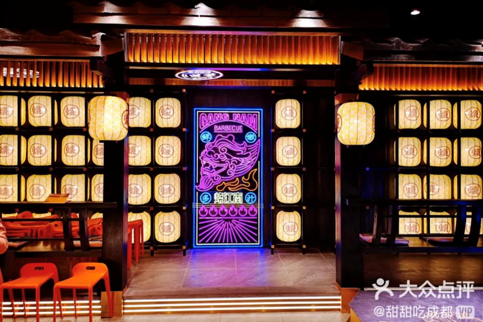 成都又新添一大波“明星店”！关晓彤的奶茶、黄晓明的复古烤肉、网红厨师王刚的秘制卤菜…都来啦