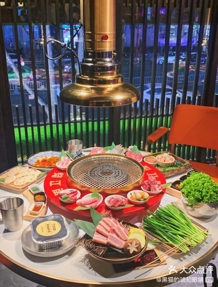 成都又新添一大波“明星店”!关晓彤的奶茶、黄晓明的复古烤肉、网红厨师王刚的秘制卤菜…都来啦